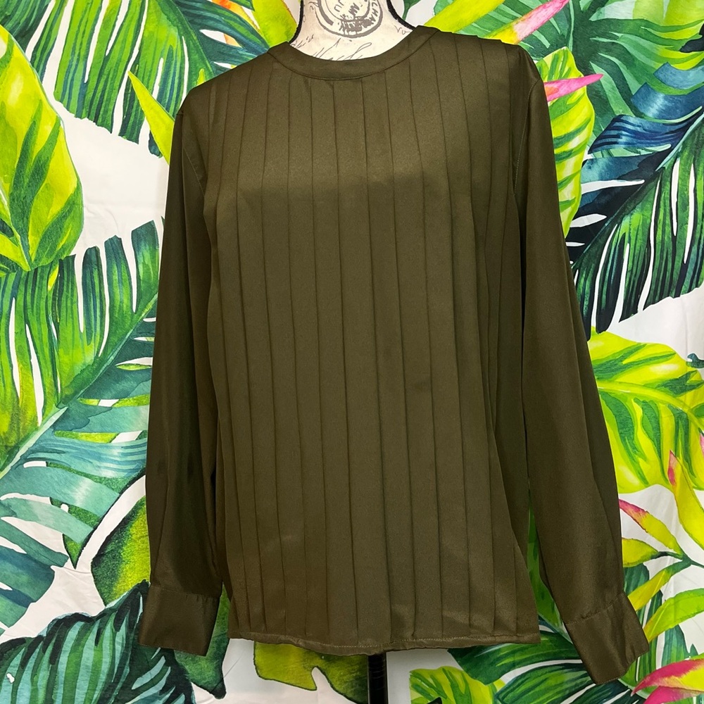 Y2K Jones NY 10 Olive Green Pleated Button Back Office Preppy Minimalist Blouse